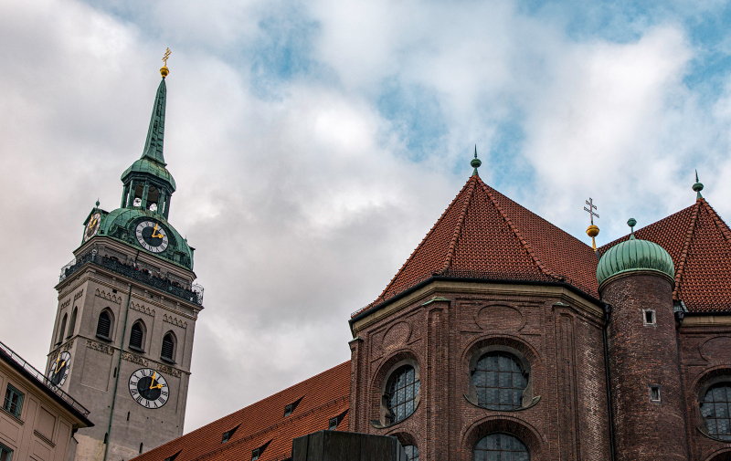 Die Pfarrkirche Sankt Peter in München.