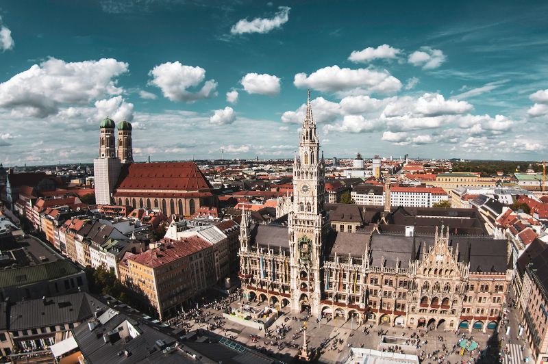 Blick auf den Marienplatz und die Frauenkirche