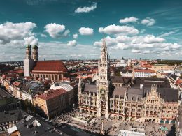 Ausblick vom Alten Peter in München auf den Marienplatz und die Frauenkirche