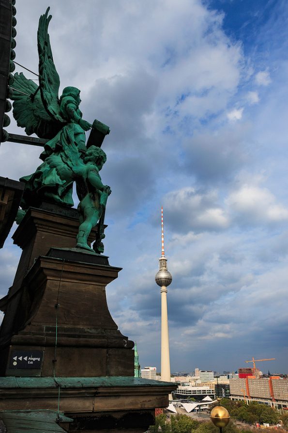 Blick auf den Fernsehturm in Berlin